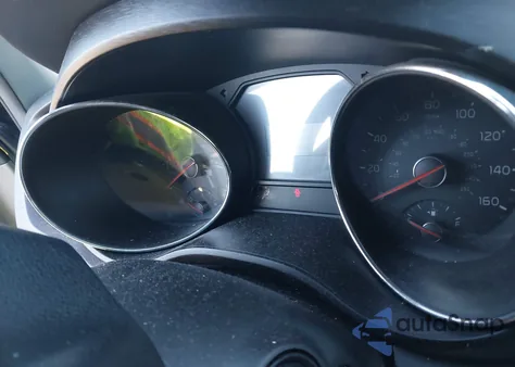 2016 Kia Sedona Lx z USA, uszkodzony, nr VIN KNDMB5C12G6090675